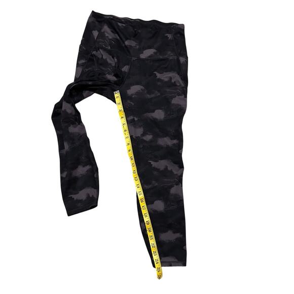 All in Motion High Rise Pocket Leggings Black Gray Camo Print, Size XL - Picture 3 of 8